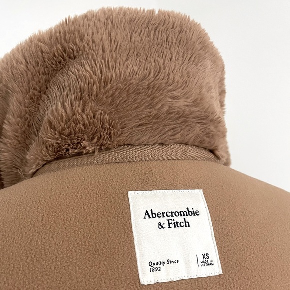 Abercrombie & Fitch Faux Fur and Fleece quarter-zip jacket / camel tan color - Picture 6 of 9